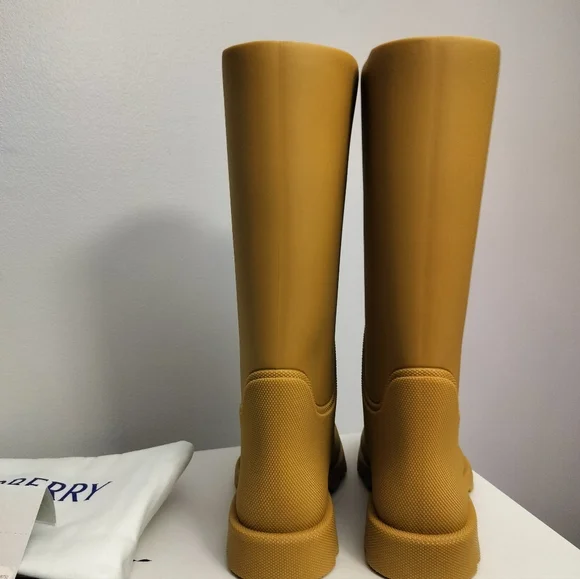 SOLD! Women's Burberry Rubber Boots - Picture 4 of 8